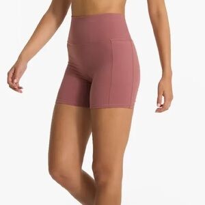 Vuori Women’s studio pocket short